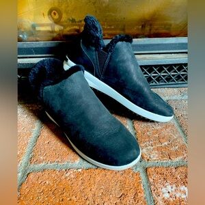 Olukai Malua Hulu Shealing lined Black Leather Boots Booties US Size 11 EU 42